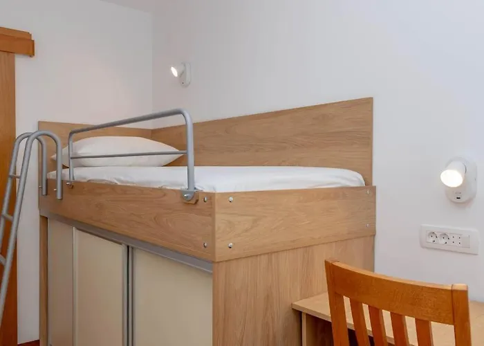 Rose Apartment Split